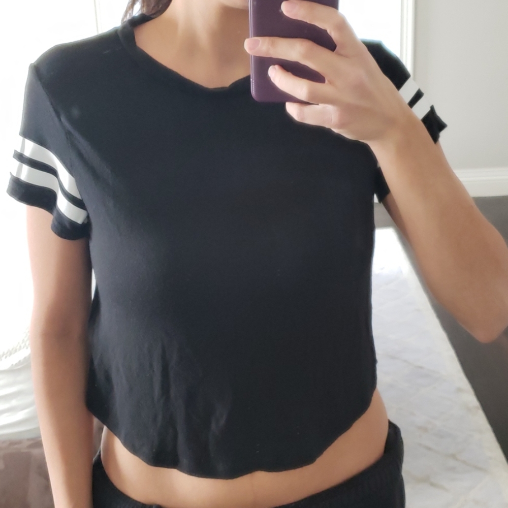 WOMEN'S BLACK AND WHITE H&M T SHIRT $30 SIZE SMALL